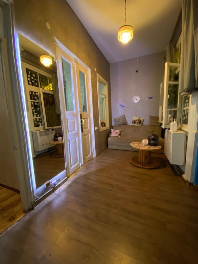 Traveler Hostel Tbilisi Exteriör bild